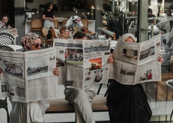 Photo newspaper aggregator